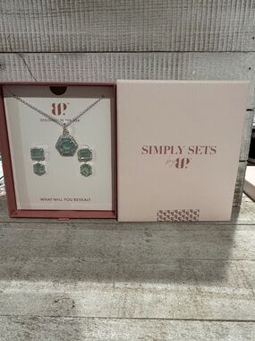 NWOT Bomb Party Simply Sets - The Maxima Set